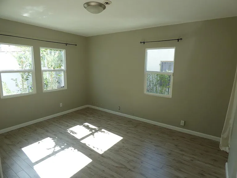 822 N Gardner St — Photo 9