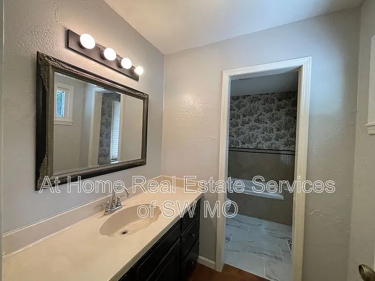 4410 E Valley Rd — Photo 13