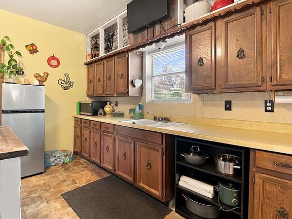 9th image of 313 S Magnolia Ave