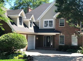 721 S Wilmette Ave, Westmont, IL 60559