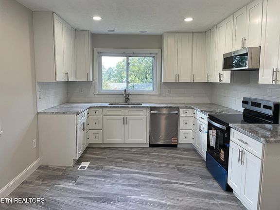 2nd image of 1620 Scenic Dr