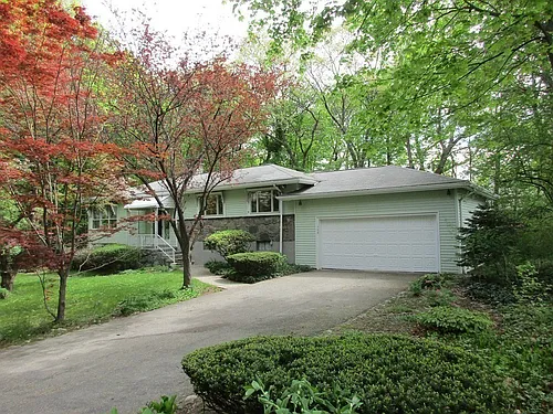 178 Beethoven Ave #- Photo 1