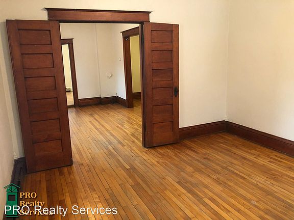 3rd image of 262 Irving Ave N #1