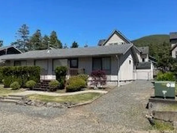 132 S Neptune St, Rockaway Beach, OR 97136