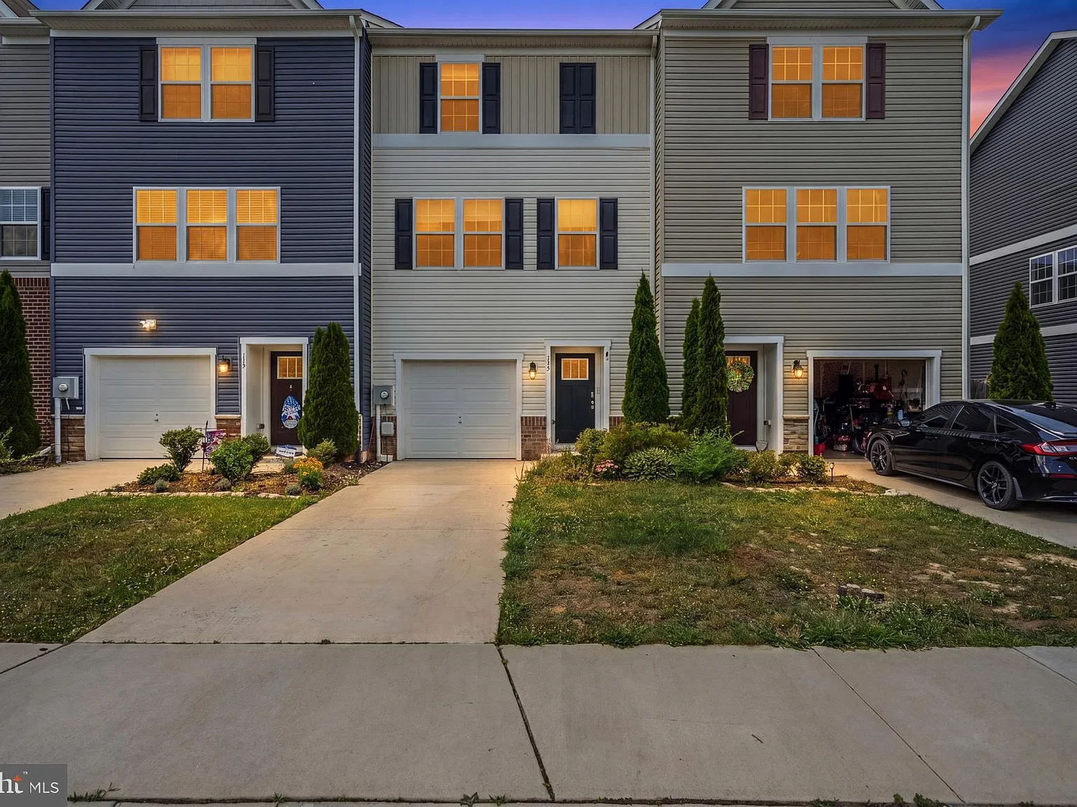 3 bed, 2.5 bath, 2420 sqft, $1,950 — Photo 2
