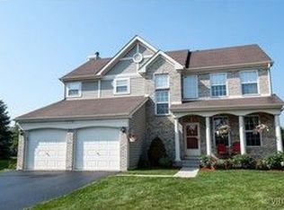 18261 W Springwood Ln, Grayslake, IL 60030