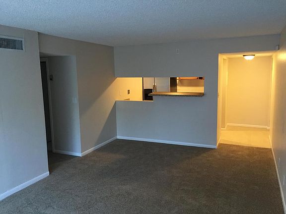5th image of 1820 N Congress Ave APT 307