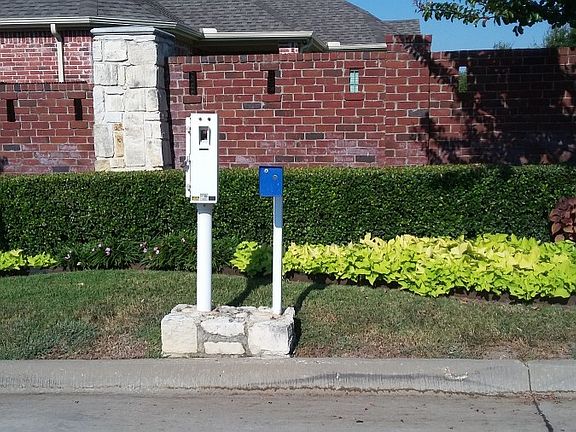 2nd image of 1523 McArthur Dr