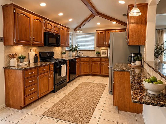 5th image of 520 Sumac Pl