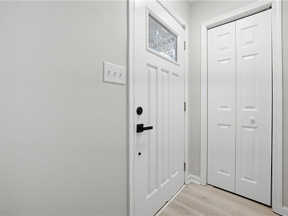 3rd image of 733 Spruce St