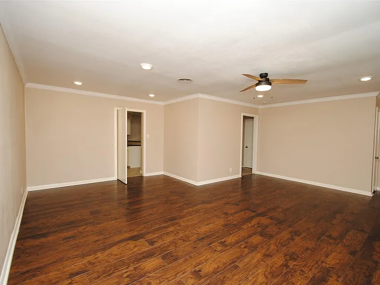 10034 Cedardale Dr — Photo 9