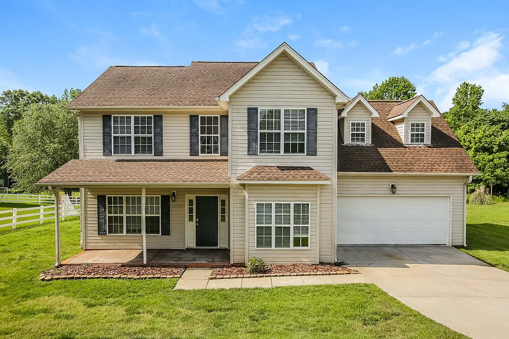4 bed, 2.5 bath, 2200 sqft, $2,650 — Photo 1