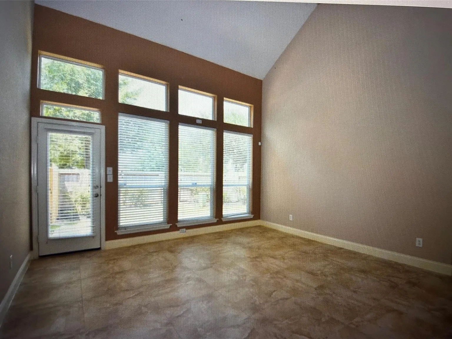 3 bed, 2.5 bath, 2025 sqft, $2,250 — Photo 3
