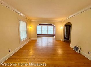 3455 N Frederick Ave, Milwaukee, WI