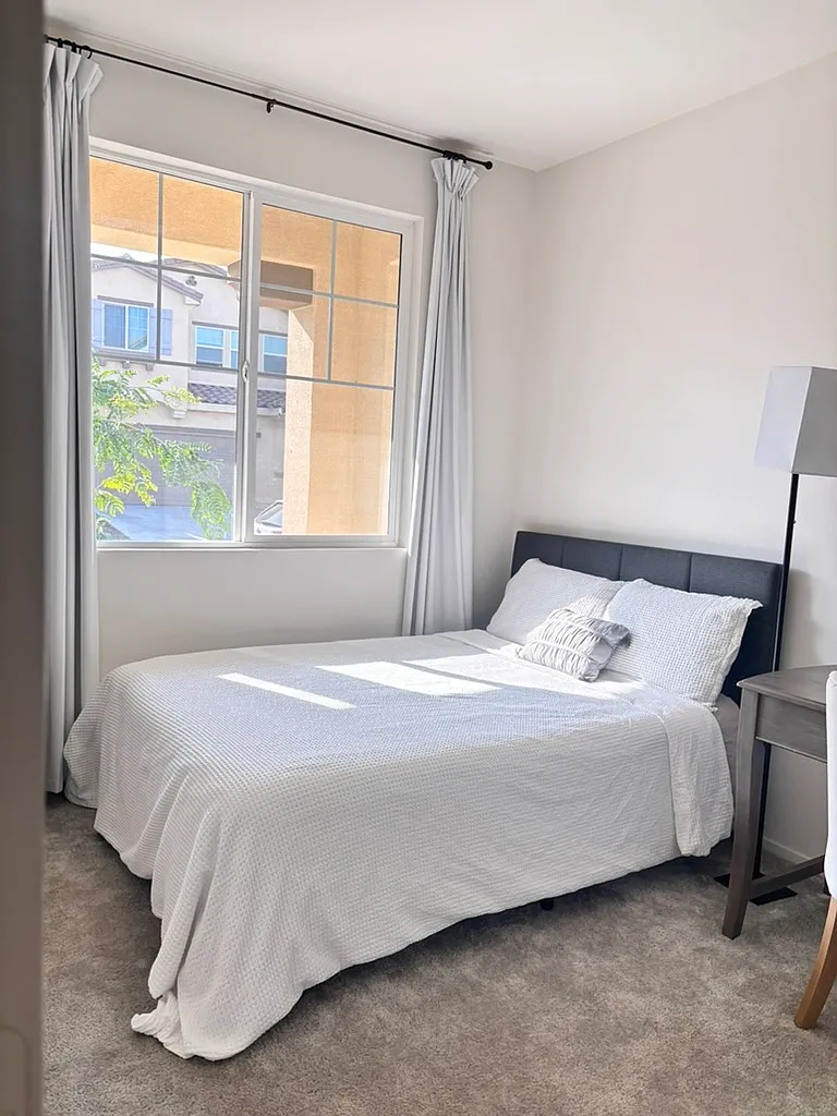 1 bed, 100 sqft, $1,100 — Photo 2