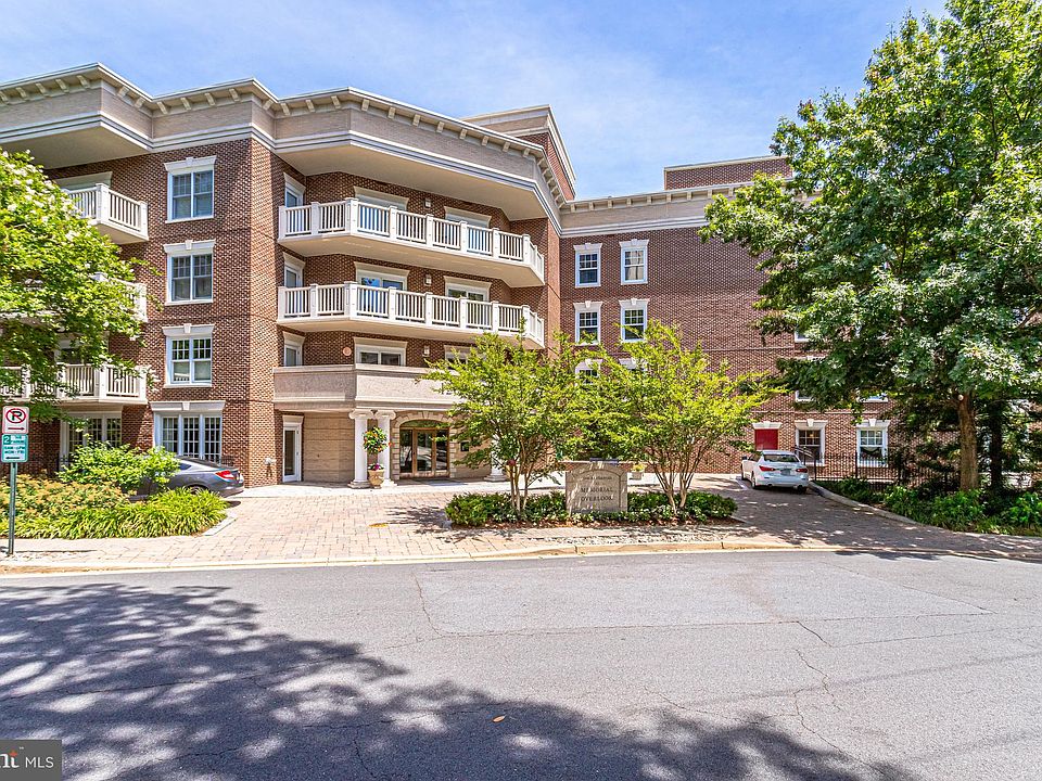 1st image of 1201 N Nash St APT 302