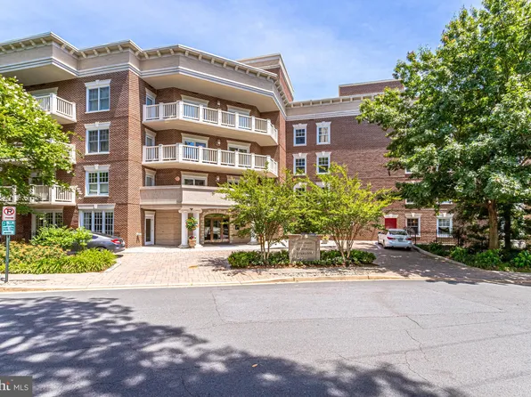1201 N Nash St APT 302, Arlington, VA 22209