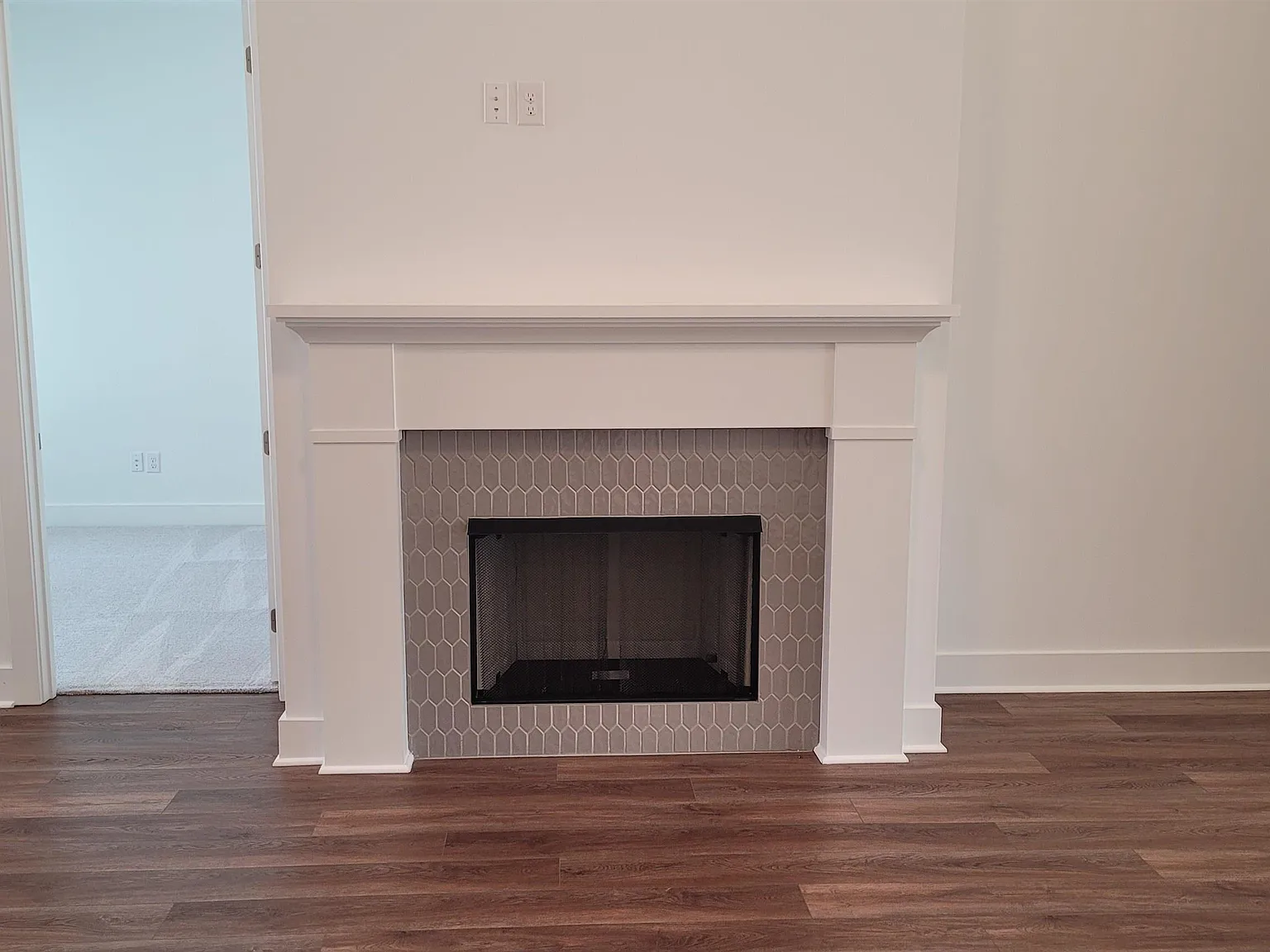 3 bed, 2014 sqft, $2,400 — Photo 3