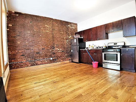 1st image of 360 Franklin Ave APT 1R