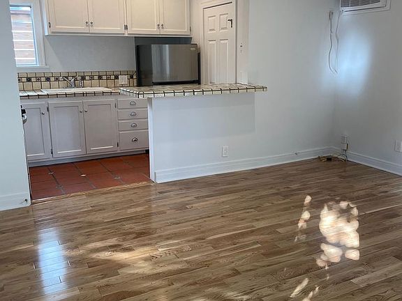 3rd image of 526 N Alta Vista Blvd Unit 8
