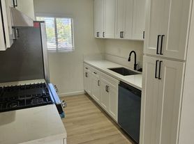 10836 Camarillo St, North Hollywood, CA