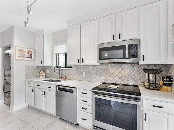 3rd image of 6314 Longboat Ln W