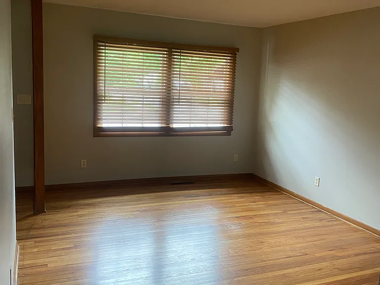 2427 S Westwood Ave — Photo 9