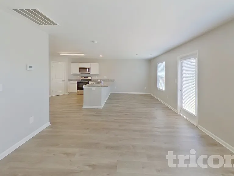542 Springtime Ln — Photo 2