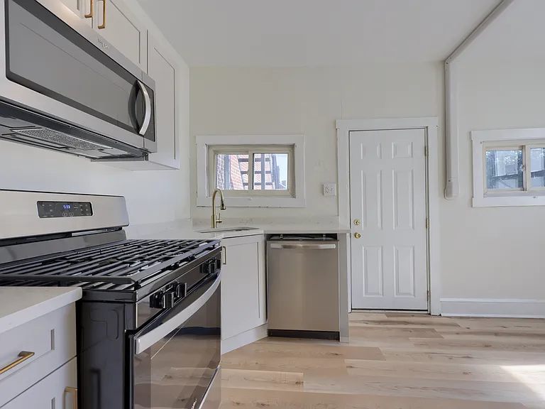536 W James St #2 — Photo 6
