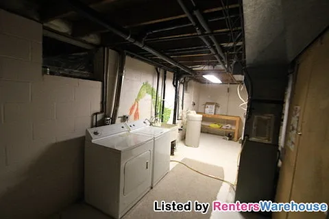 4204 Victoria St N — Photo 14