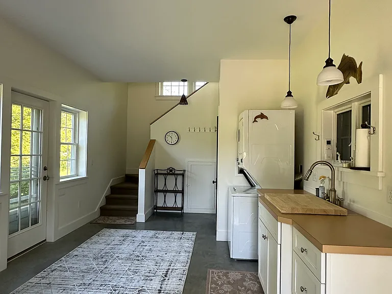 441 W Shore Rd — Photo 23