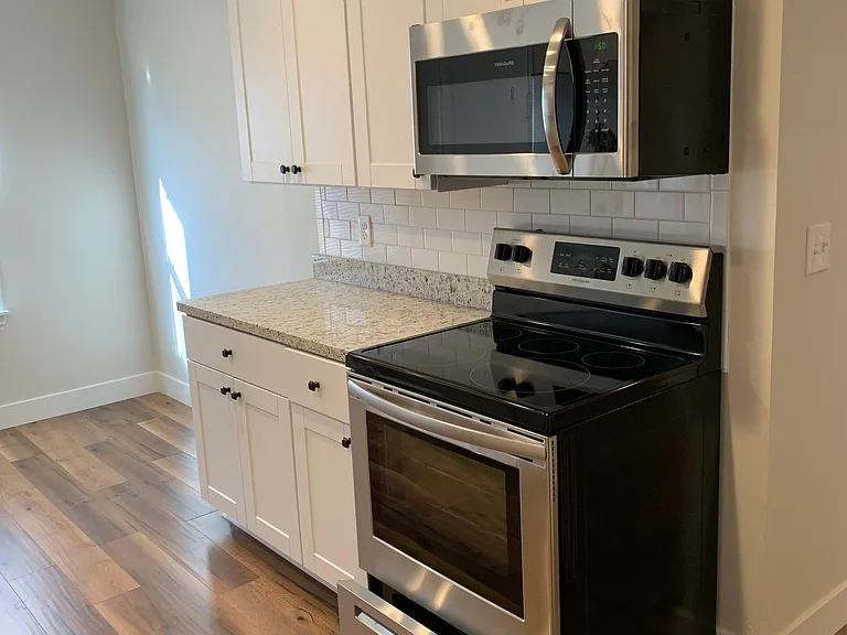 65 N Main St — Photo 9
