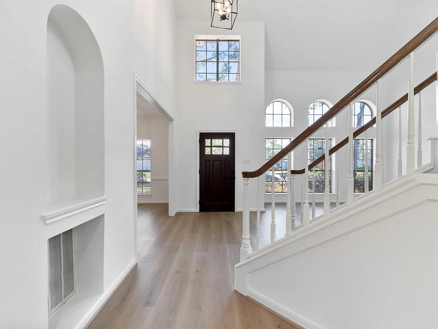 4 bed, 2.5 bath, 2590 sqft, $2,800 — Photo 4
