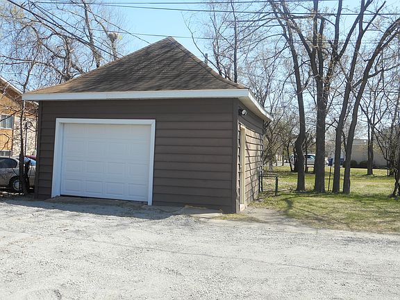 4th image of 424 9th Ave N