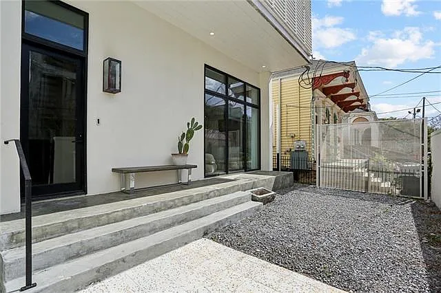 4 bed, 3.5 bath, 2825 sqft, $16,000 — Photo 3