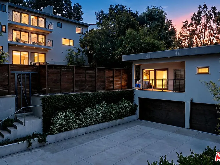 2035 De Mille Dr — Photo 2
