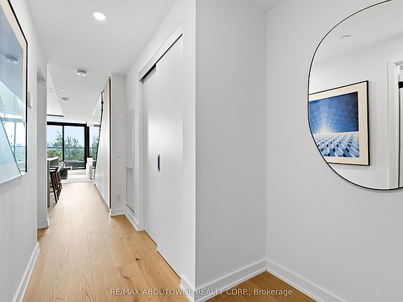 5th image of 899 College St #Penthouse 618