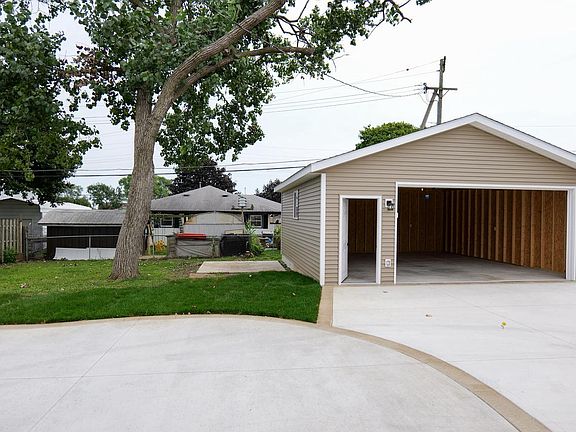 4th image of 4621 39th AVENUE