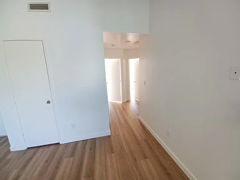 Parkhill Apartments — Photo 24