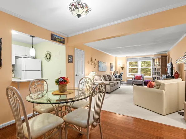 42-30 Douglaston Parkway #2H, Douglaston, NY 11363