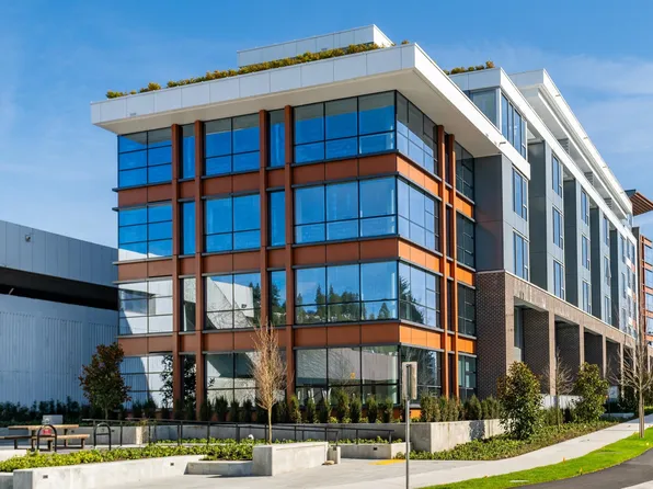 423 6th St #414, West Vancouver, BC V7T 0A1