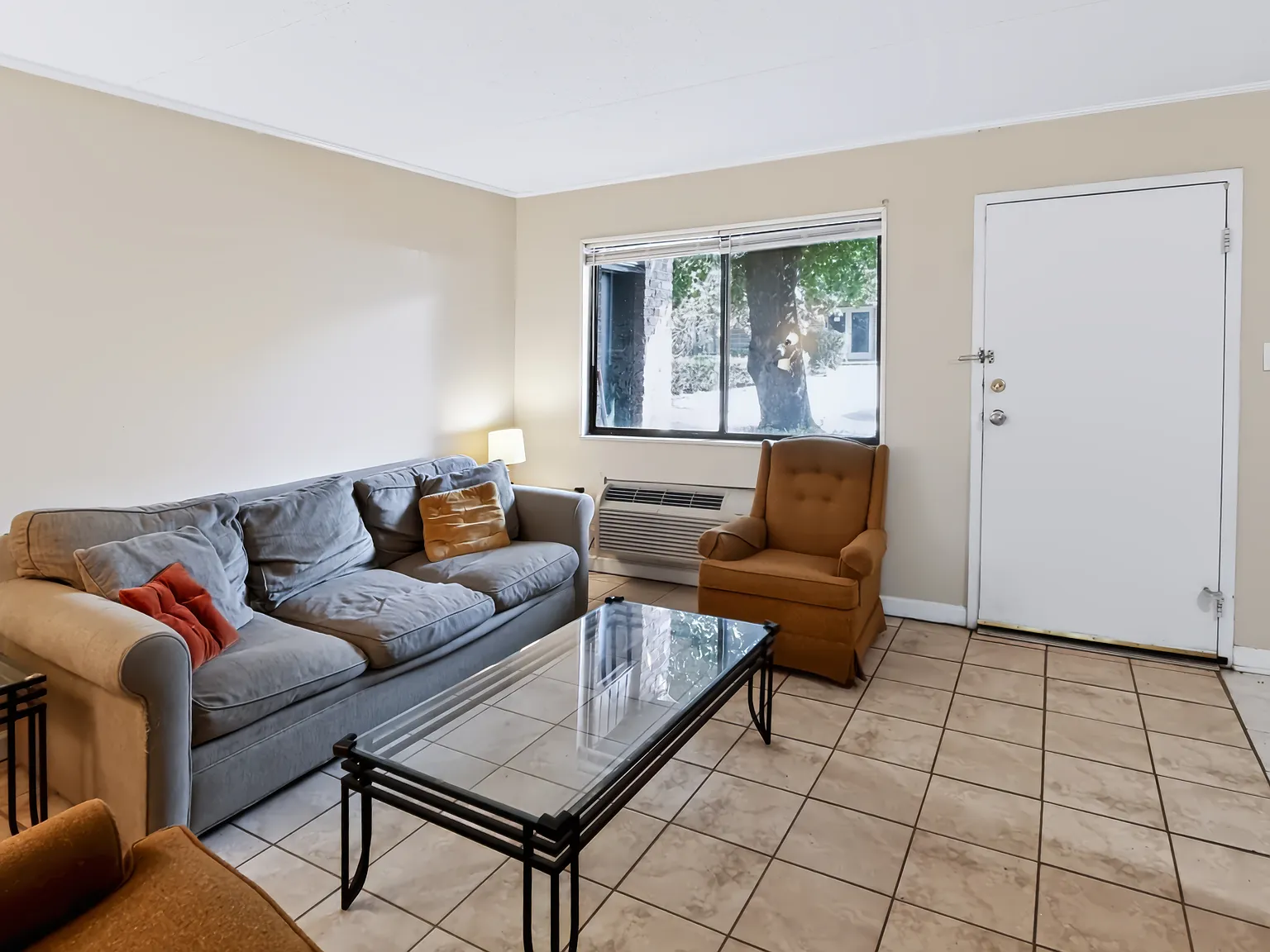 2 bed, 580 sqft, $1,100 — Photo 1