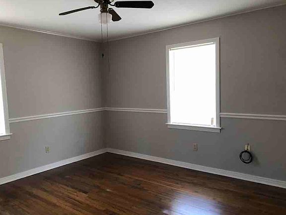 5th image of 260 W Alexander Ave