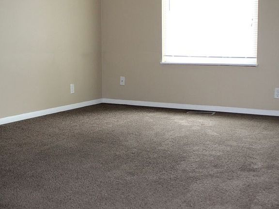 4th image of 863 Lincoln Ave APT 15