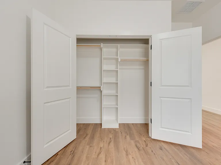 913 E 10th St #1 — Photo 12