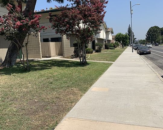 3rd image of 833 E 120th St