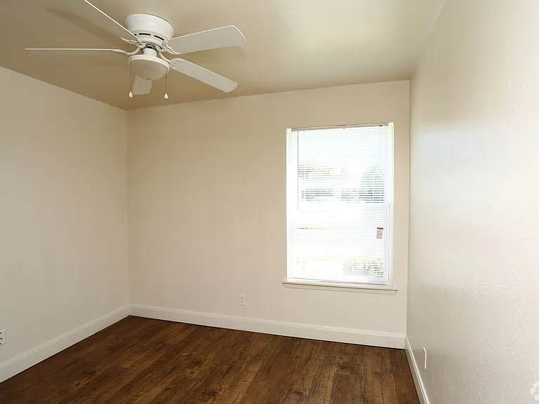 2724 Robinson Dr — Photo 11