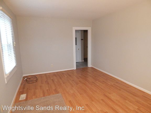3rd image of 24 Greensboro St W