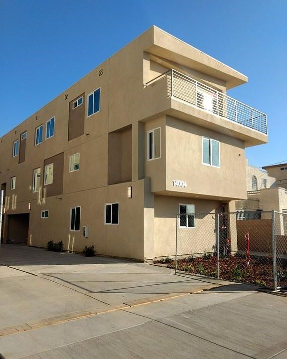 1st image of 14004 Doty Ave APT 110