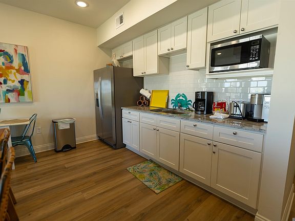 3rd image of 120 Carmen Ln